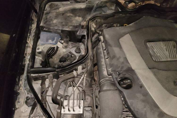 Used Mercedes-Benz CLS 2009 CLS 300 Engine Bay Right