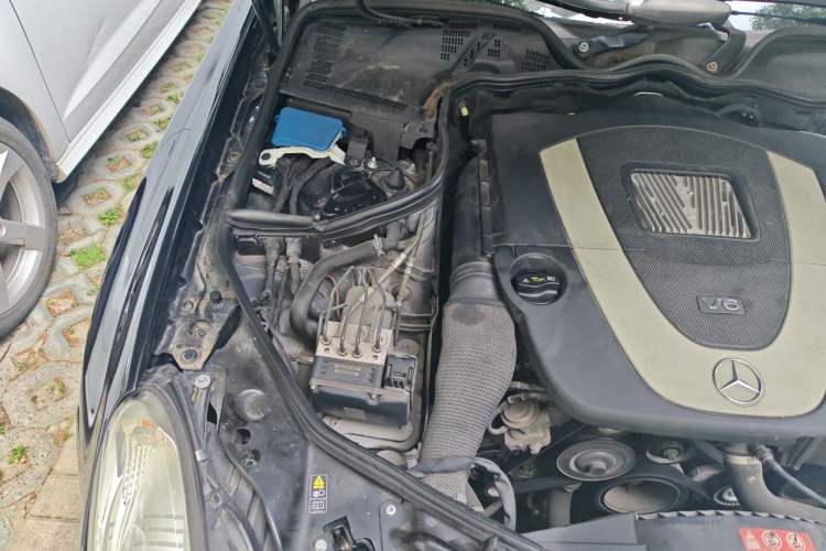 Used Mercedes-Benz CLS 2009 CLS 300 Engine Bay Right