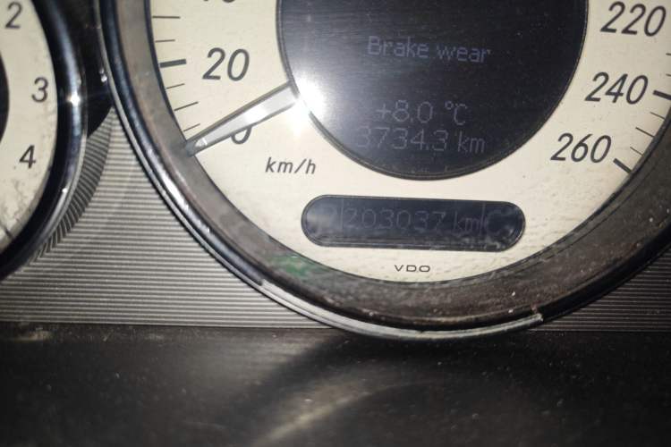 Used Mercedes-Benz CLS 2009 CLS 300 Odometer Close Up