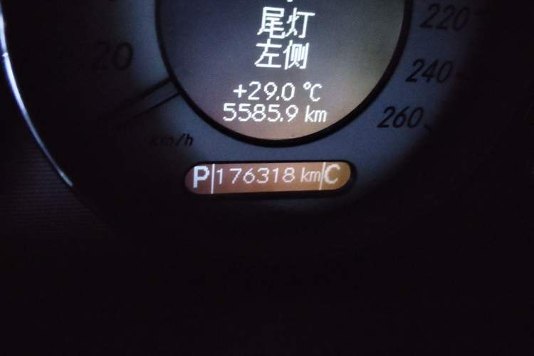Used Mercedes-Benz CLS 2009 CLS 300 Odometer Close Up