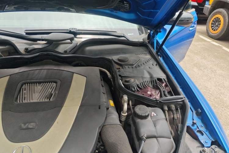Used Mercedes-Benz CLS 2009 CLS 300 Engine Bay Left