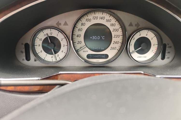 Used Mercedes-Benz CLS 2009 CLS 300 Odometer Close Up