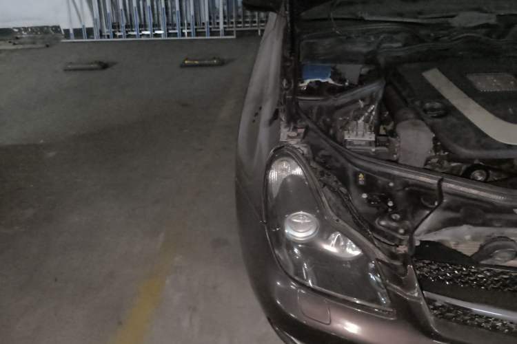 Used Mercedes-Benz CLS 2009 CLS 300 Engine Bay Right
