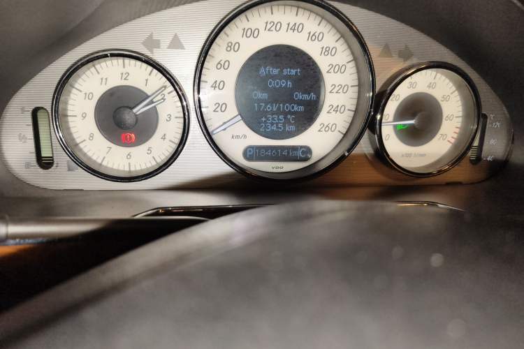 Used Mercedes-Benz CLS 2009 CLS 300 Odometer Close Up