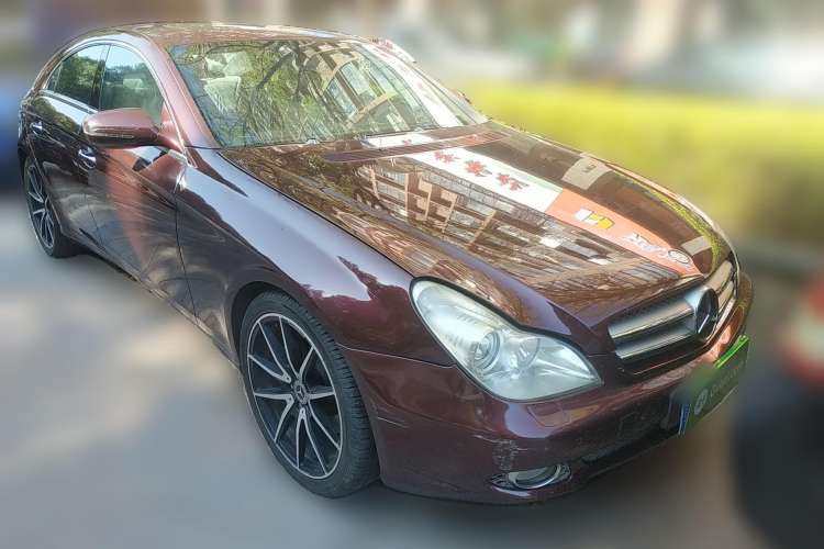 Used Mercedes-Benz CLS 2009 CLS 300 Front Right 45 Deg