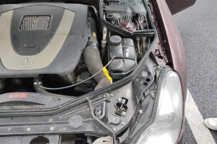 Used Mercedes-Benz CLS 2009 CLS 300 Engine Bay Left