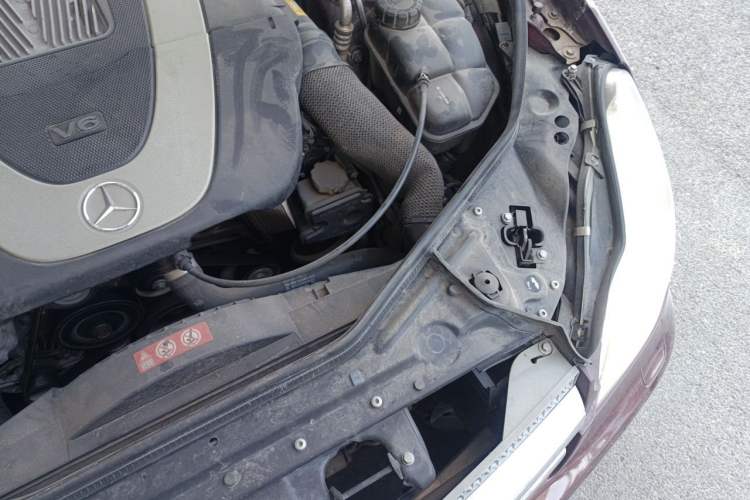 Used Mercedes-Benz CLS 2009 CLS 300 Engine Bay Left