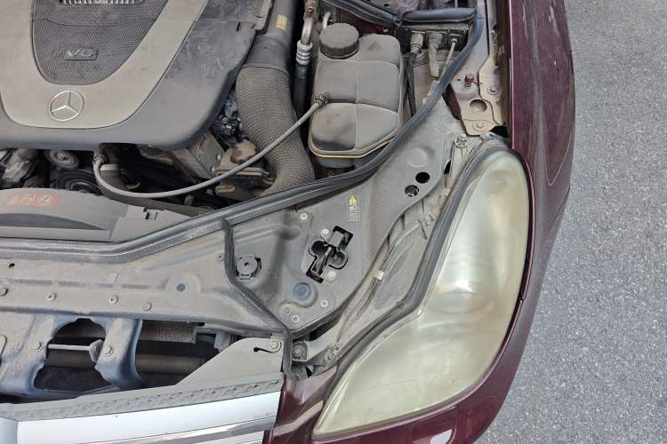 Used Mercedes-Benz CLS 2009 CLS 300 Engine Bay Left