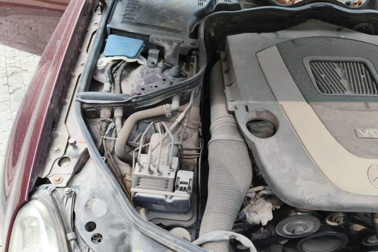 Used Mercedes-Benz CLS 2009 CLS 300 Engine Bay Right