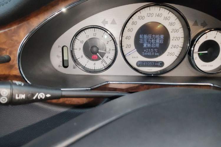 Used Mercedes-Benz CLS 2009 CLS 300 Odometer Close Up