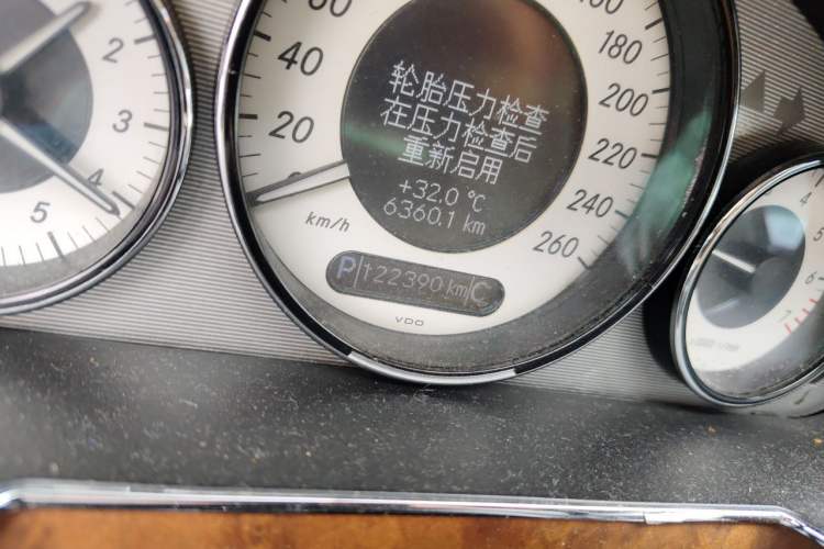 Used Mercedes-Benz CLS 2009 CLS 300 Odometer Close Up