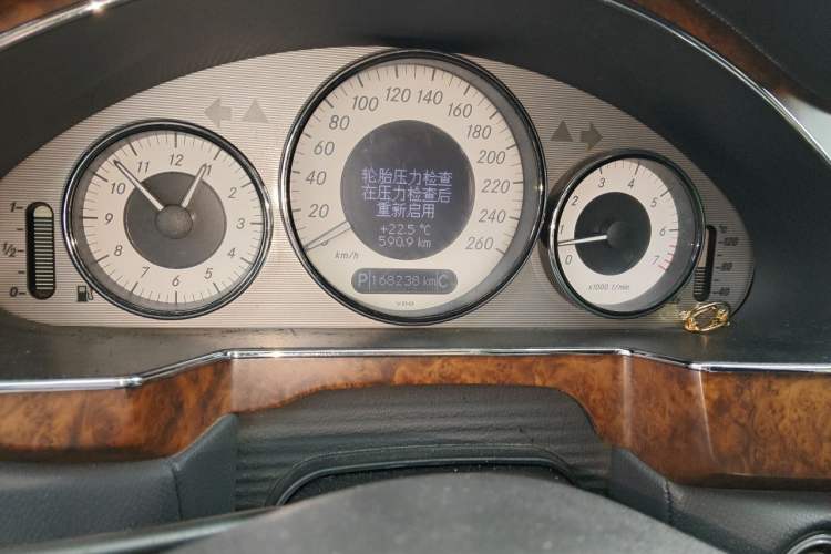Used Mercedes-Benz CLS 2009 CLS 350 Odometer Close Up