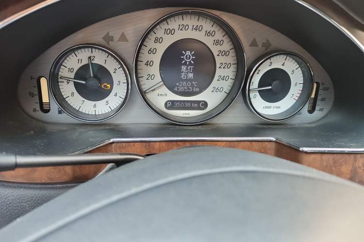 Used Mercedes-Benz CLS 2009 CLS 300 Odometer Close Up
