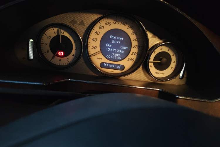 Used Mercedes-Benz CLS 2009 CLS 300 Odometer Close Up
