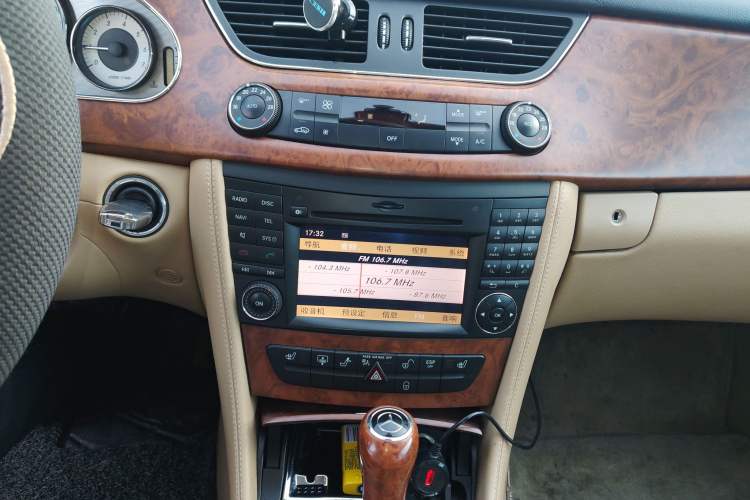 Used Mercedes-Benz CLS 2009 CLS 300 Audio And AC Panel