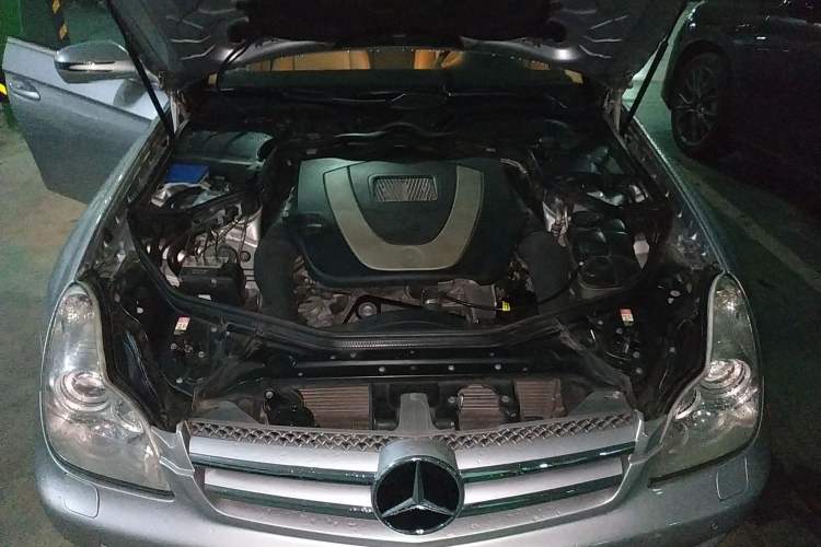 Used Mercedes-Benz CLS 2009 CLS 300 Engine Bay