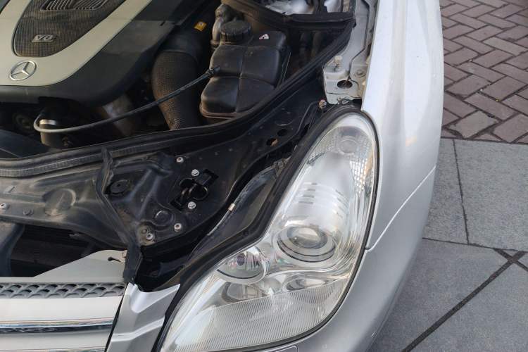 Used Mercedes-Benz CLS 2009 CLS 300 Engine Bay Left