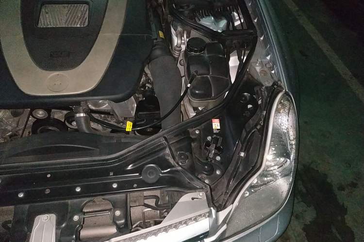 Used Mercedes-Benz CLS 2009 CLS 300 Engine Bay Left