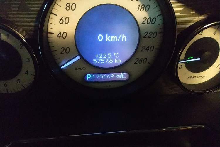 Used Mercedes-Benz CLS 2009 CLS 300 Odometer Close Up
