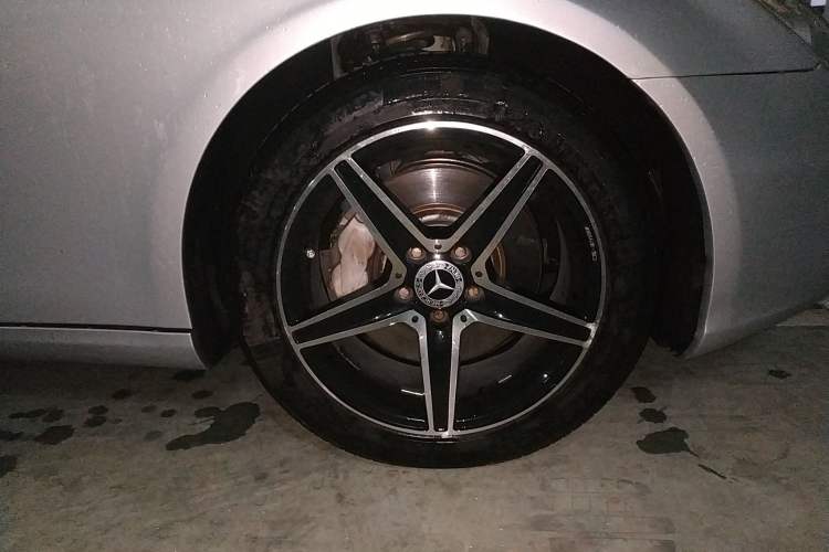 Used Mercedes-Benz CLS 2009 CLS 300 Right Front Wheel Hub