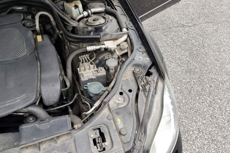 Used Mercedes-Benz CLS 2012 CLS 300 CGI Engine Bay Left