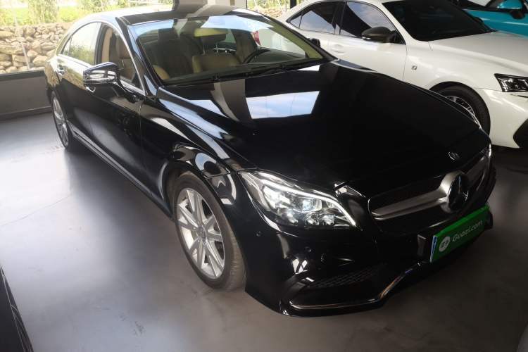 Used Mercedes-Benz CLS 2012 CLS 300 CGI Front Right 45 Deg