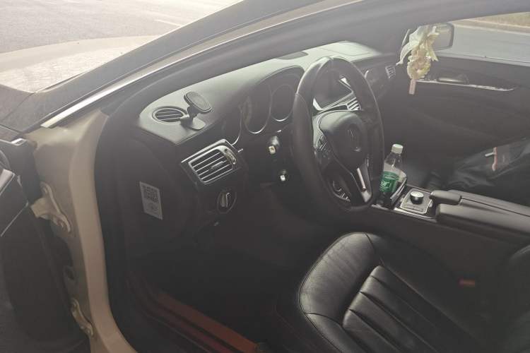 Used Mercedes-Benz CLS 2012 CLS 300 CGI Interior 3