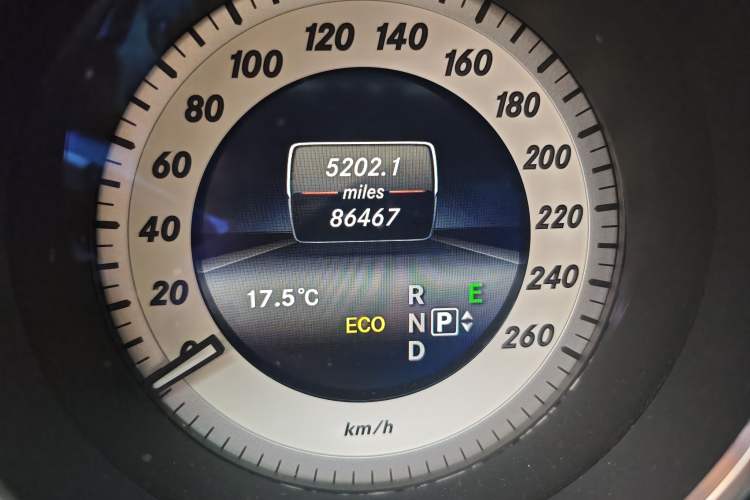 Used Mercedes-Benz CLS 2012 CLS 300 CGI Odometer Close Up