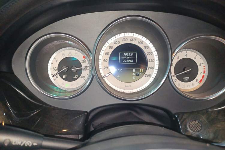 Used Mercedes-Benz CLS 2012 CLS 300 CGI Odometer Close Up