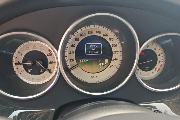 Used Mercedes-Benz CLS 2012 CLS 300 CGI Odometer Close Up