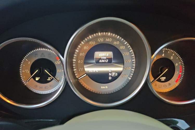 Used Mercedes-Benz CLS 2012 CLS 300 CGI Odometer Close Up