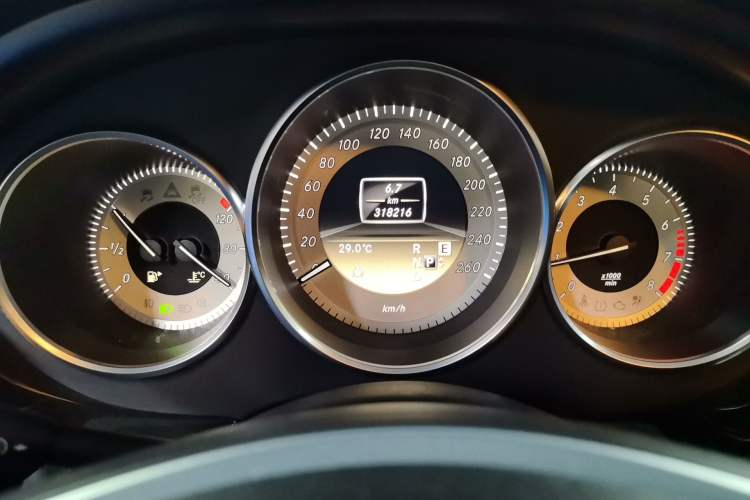 Used Mercedes-Benz CLS 2012 CLS 300 CGI Odometer Close Up