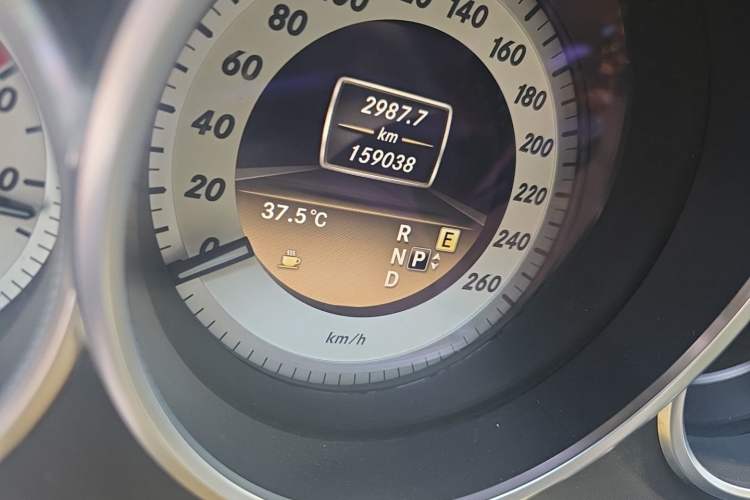 Used Mercedes-Benz CLS 2012 CLS 300 CGI Odometer Close Up