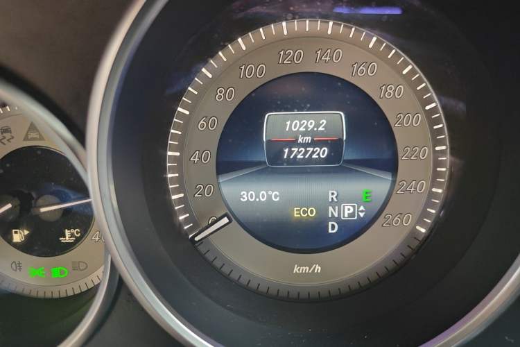 Used Mercedes-Benz CLS 2012 CLS 300 CGI Odometer Close Up