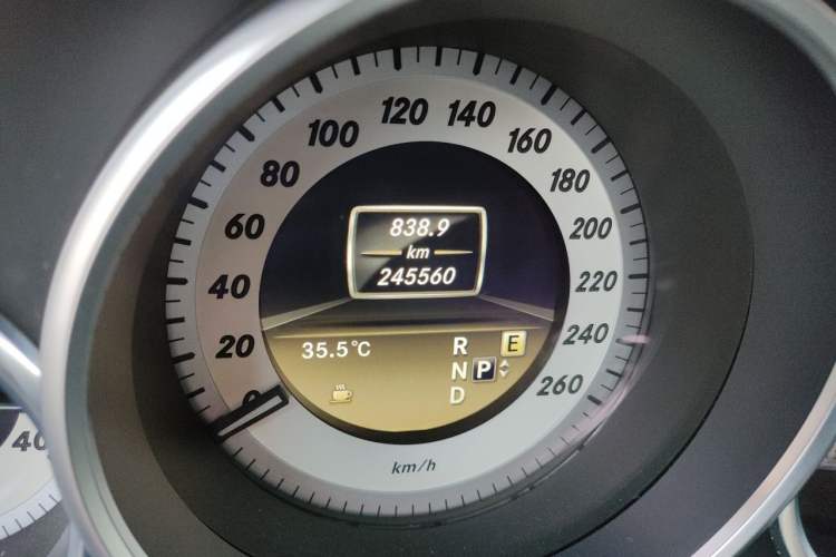 Used Mercedes-Benz CLS 2012 CLS 300 CGI Odometer Close Up