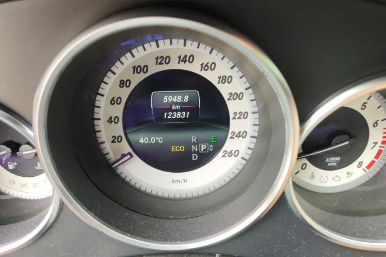 Used Mercedes-Benz CLS 2012 CLS 300 CGI Odometer Close Up