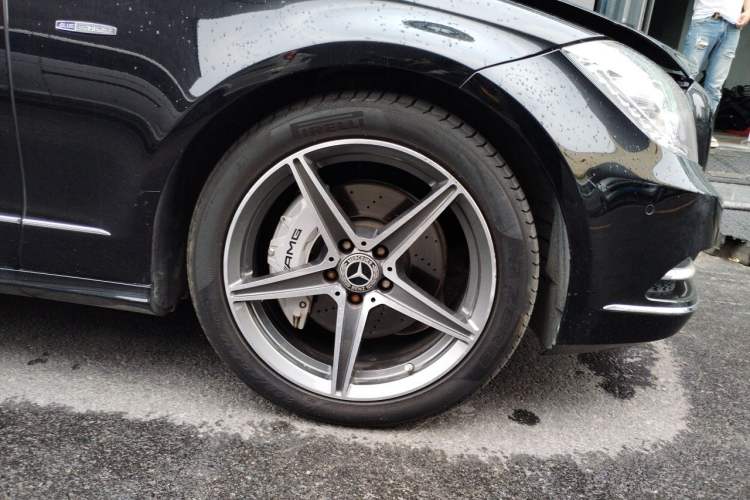 Used Mercedes-Benz CLS 2012 CLS 300 CGI Right Front Wheel Hub