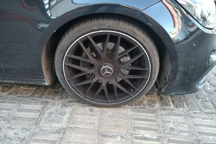 Used Mercedes-Benz CLS 2012 CLS 300 CGI Right Front Wheel Hub