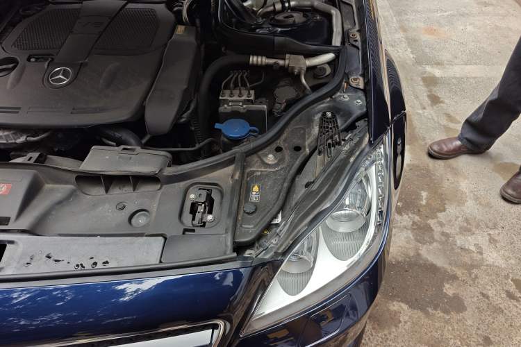 Used Mercedes-Benz CLS 2012 CLS 300 CGI Engine Bay Left