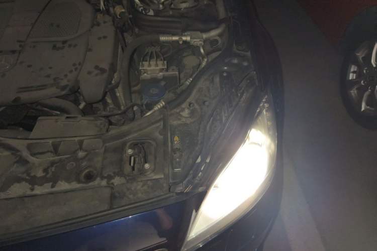 Used Mercedes-Benz CLS 2012 CLS 300 CGI Engine Bay Left