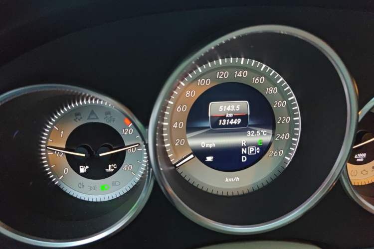 Used Mercedes-Benz CLS 2012 CLS 300 CGI Odometer Close Up