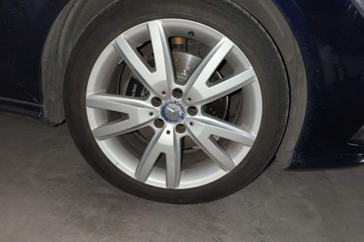Used Mercedes-Benz CLS 2012 CLS 300 CGI Right Front Wheel Hub
