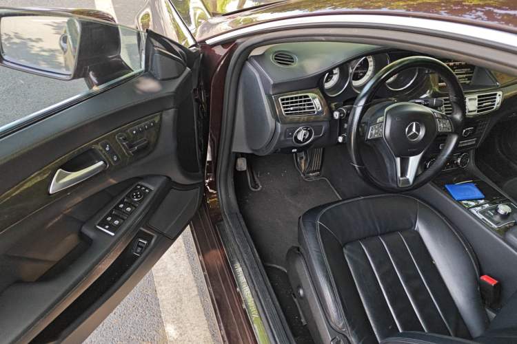 Used Mercedes-Benz CLS 2012 CLS 300 CGI Interior 3