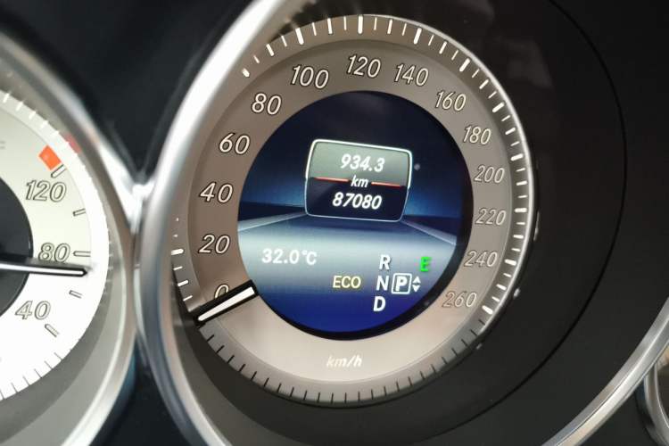 Used Mercedes-Benz CLS 2012 CLS 300 CGI Odometer Close Up