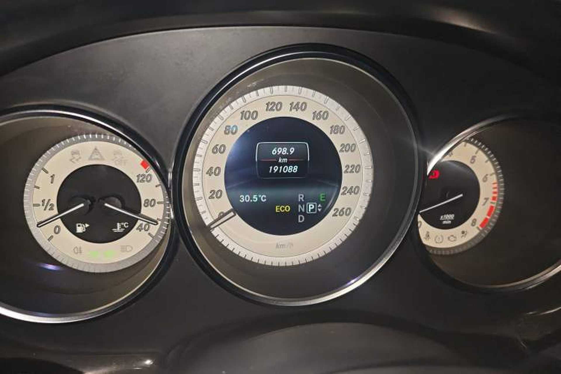Used Mercedes-Benz CLS 2012 CLS 300 CGI Odometer Close Up