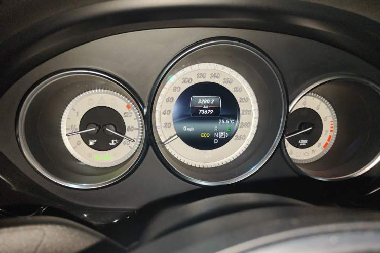 Used Mercedes-Benz CLS 2012 CLS 300 CGI Odometer Close Up