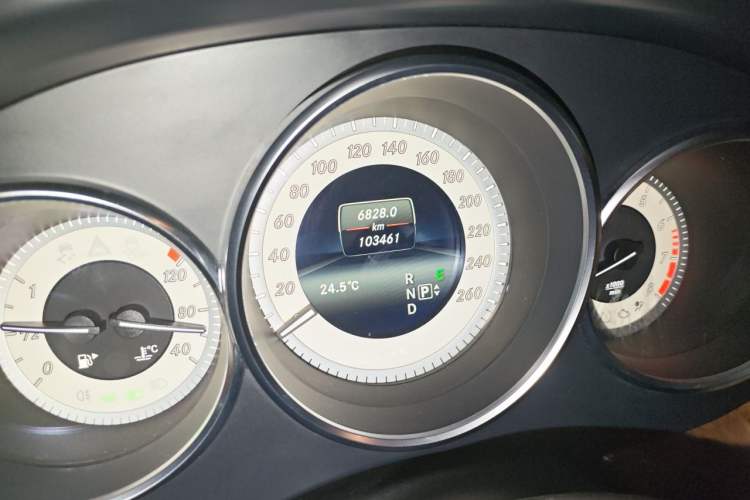 Used Mercedes-Benz CLS 2012 CLS 300 CGI Odometer Close Up