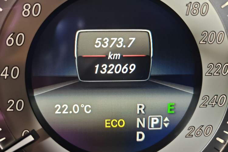Used Mercedes-Benz CLS 2012 CLS 300 CGI Odometer Close Up