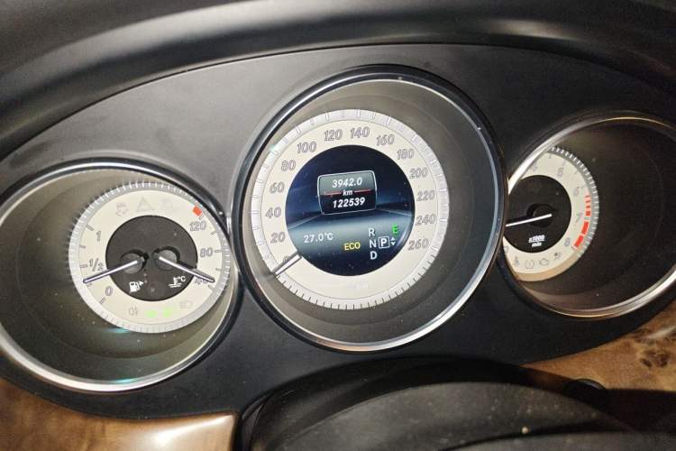 Used Mercedes-Benz CLS 2012 CLS 350 CGI Odometer Close Up