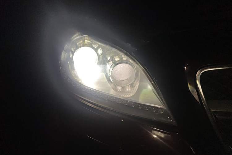 Used Mercedes-Benz CLS 2012 CLS 300 CGI Right Front Headlight